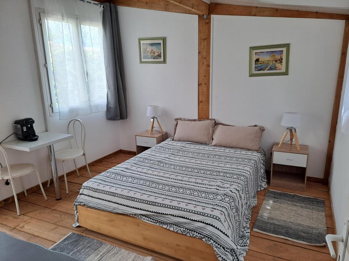 Chambre Basilic 2P, 2 Nuits Max, Dans Petit Chalet 6Km Du Festival De Piano De La Roque D'Antheron Rognes Dış mekan fotoğraf